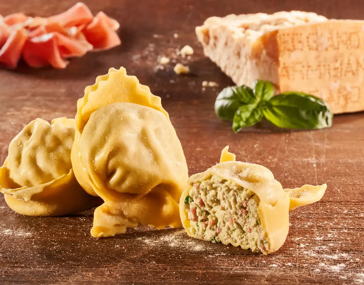 Cappellacci au jambon cru, parmesan et basilic