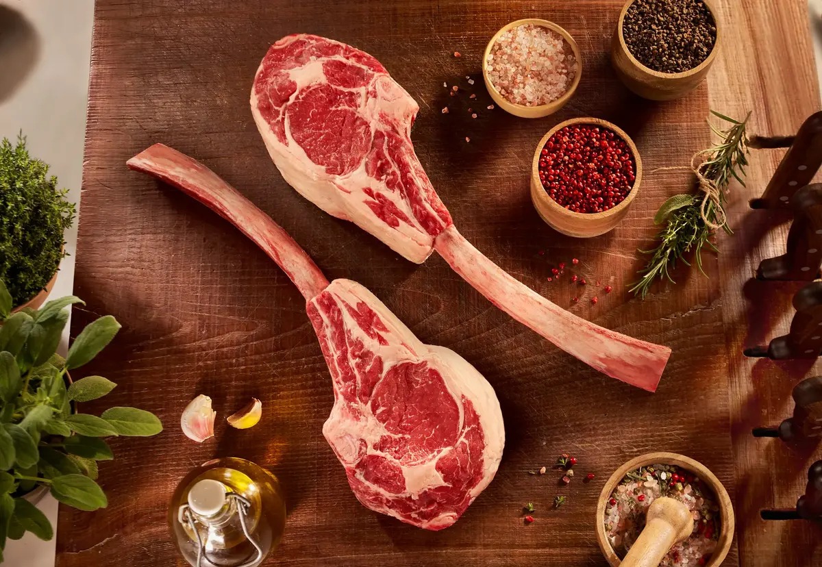 Swiss Black Angus Tomahawk